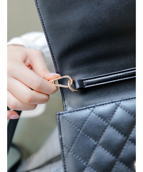 Areeam（アリーム）の「パールハンドルキルティングバッグ（ショルダーバッグ・レディース・ブラック・FREE）」の4枚目の写真