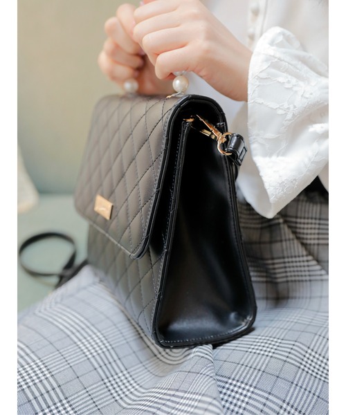 Areeam（アリーム）の「パールハンドルキルティングバッグ（ショルダーバッグ・レディース・ブラック・FREE）」の2枚目の写真