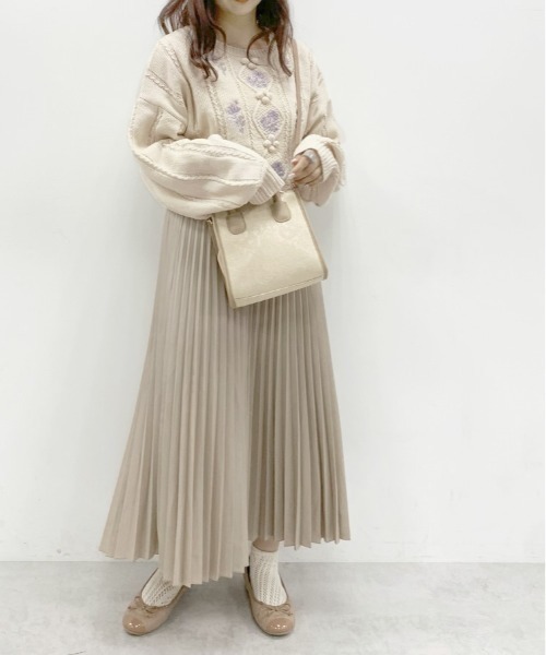 OLIVE des OLIVE（オリーブデオリーブ）の「【WEB限定】花のあるケーブルニット（ニット/セーター・レディース・オフホワイト/ベージュ/サックスブルー・FREE）」の9枚目の写真