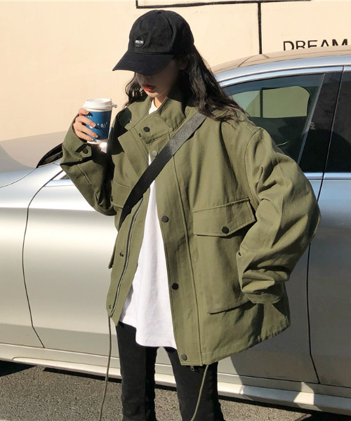 emi+（エミプラス）の「BIGシルエットハイネックジャケット（ミリタリージャケット・レディース・グリーン/ブラック・FREE）」の5枚目の写真