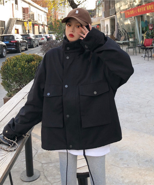 emi+（エミプラス）の「BIGシルエットハイネックジャケット（ミリタリージャケット・レディース・グリーン/ブラック・FREE）」の6枚目の写真