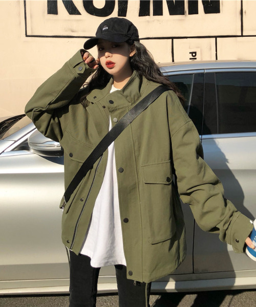 emi+（エミプラス）の「BIGシルエットハイネックジャケット（ミリタリージャケット・レディース・グリーン/ブラック・FREE）」の19枚目の写真