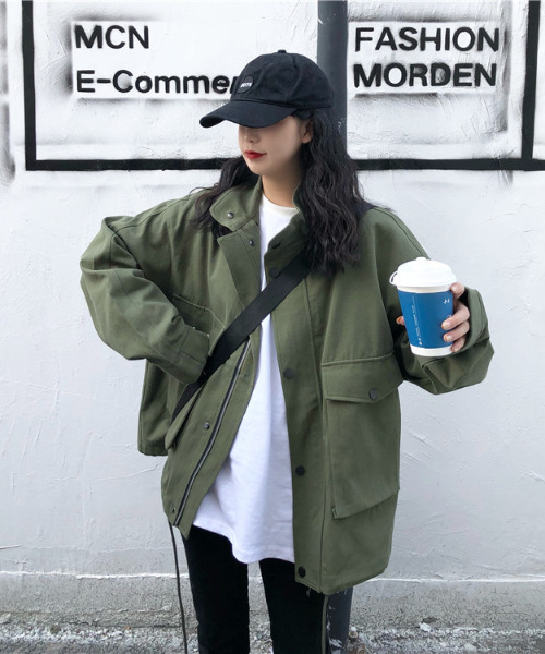 emi+（エミプラス）の「BIGシルエットハイネックジャケット（ミリタリージャケット・レディース・グリーン/ブラック・FREE）」の22枚目の写真