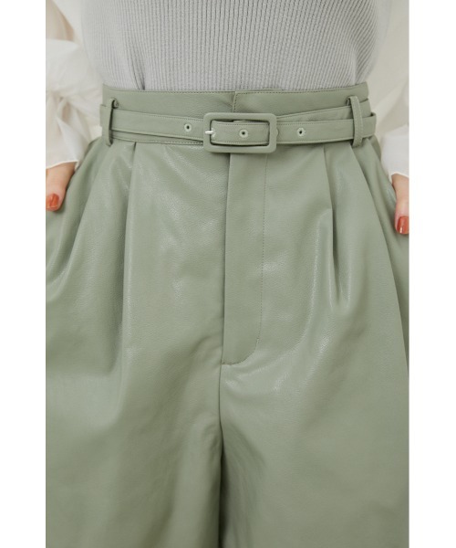 rienda（リエンダ）の「フェイクレザーショートパンツ（その他パンツ・レディース・ブラック/パープル/ライトグリーン・SMALL/MEDIUM/X-SMALL）」の8枚目の写真