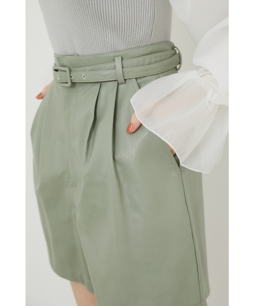 rienda（リエンダ）の「フェイクレザーショートパンツ（その他パンツ・レディース・ブラック/パープル/ライトグリーン・SMALL/MEDIUM/X-SMALL）」の16枚目の写真