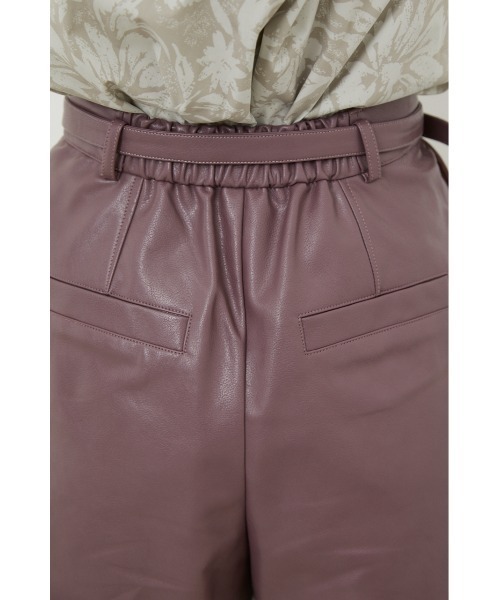 rienda（リエンダ）の「フェイクレザーショートパンツ（その他パンツ・レディース・ブラック/パープル/ライトグリーン・SMALL/MEDIUM/X-SMALL）」の14枚目の写真