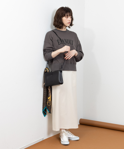 Rouge vif Anna(ルージュヴィフアンナ)の「ロゴショートスウェット(スウェット・レディース・チャコールグレー/アイボリー・フリー)」の11枚目の写真