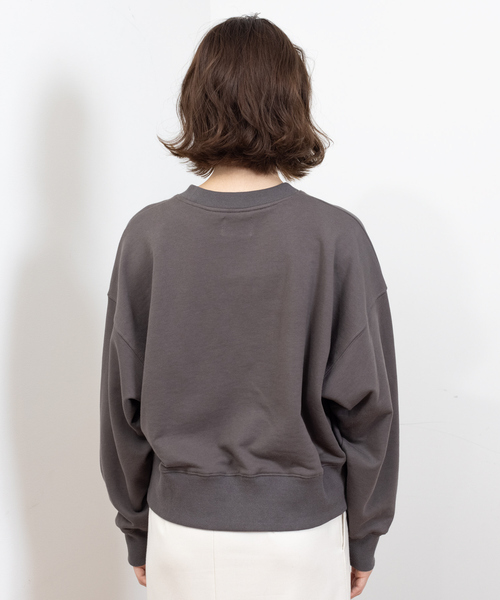 Rouge vif Anna(ルージュヴィフアンナ)の「ロゴショートスウェット(スウェット・レディース・チャコールグレー/アイボリー・フリー)」の6枚目の写真