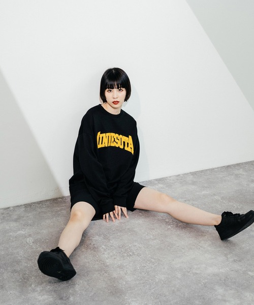 Ressaca（レサーカ）の「ビッグシルエット 裏毛カレッジロゴ 刺繍スウェット パラマス ミネソタ（スウェット・メンズ・ブラック/グレー/オフホワイト/ブルー/グリーン/ブルー系1/オレンジ/ブルー系/グリーン系1/オレンジ系/ブラック系/グリーン系/グレー系・M/L）」の19枚目の写真