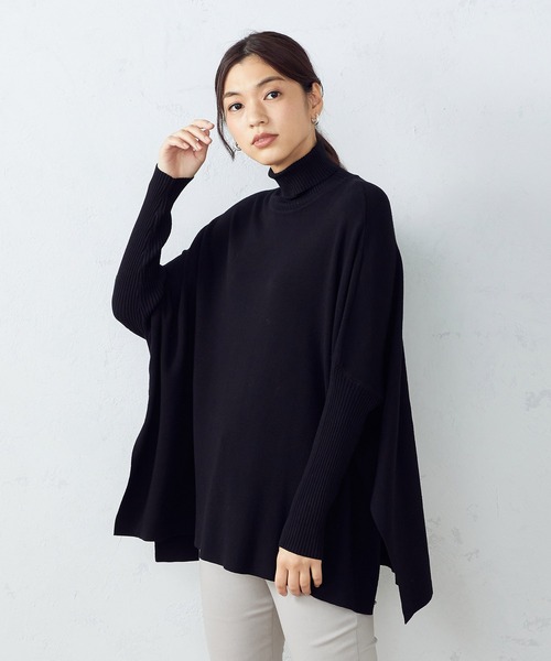 COMME CA ISM（コムサイズム）の「【WEB限定/一部店舗限定カラー：ネイビー、グリーン】  ハイネック ニットポンチョ（ニット/セーター・レディース・ブラック/ネイビー/グリーン/グレイッシュベージュ・FREE）」の20枚目の写真