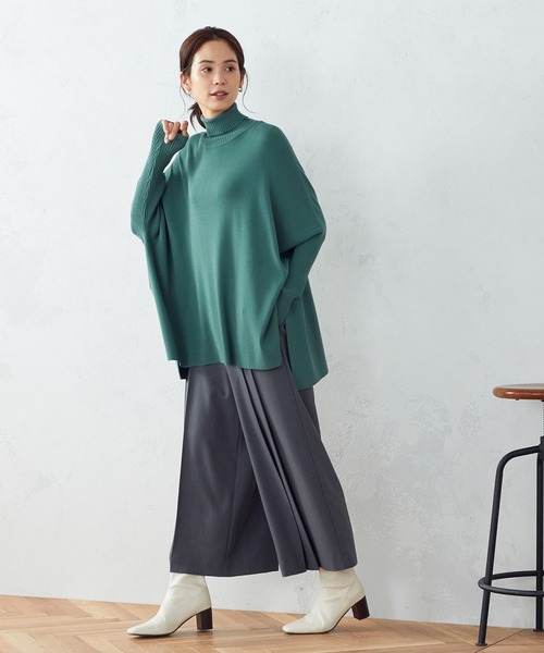 COMME CA ISM（コムサイズム）の「【WEB限定/一部店舗限定カラー：ネイビー、グリーン】  ハイネック ニットポンチョ（ニット/セーター・レディース・ブラック/ネイビー/グリーン/グレイッシュベージュ・FREE）」の16枚目の写真