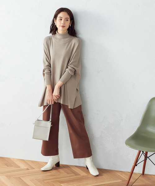 COMME CA ISM（コムサイズム）の「【WEB限定/一部店舗限定カラー：ネイビー、グリーン】  ハイネック ニットポンチョ（ニット/セーター・レディース・ブラック/ネイビー/グリーン/グレイッシュベージュ・FREE）」の18枚目の写真