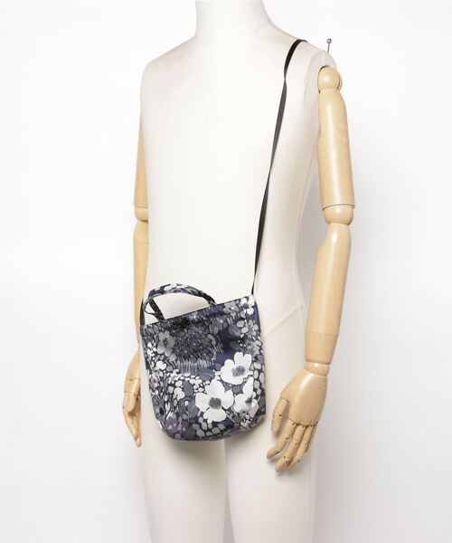 BOHEMIANS（ボヘミアンズ）の「BOHEMIANS/ボヘミアンズ　FLOWER SQUEEZE POCHETTE　フラワー　スクイズポシェット（ショルダーバッグ・レディース・ブラック/その他・FREE）」の6枚目の写真