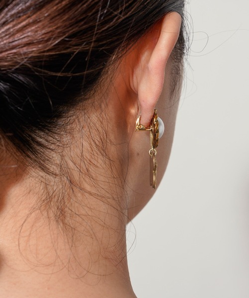 ear PAPILLONNER（イアパピヨネ）の「【Brooklyn Charm(ブルックリンチャーム)×ear】クマボーンイヤリング（イヤリング・レディース・ゴールド・FREE）」の6枚目の写真