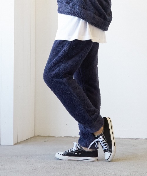 B.I.D.(ビーアイディー)の「《ソフトシャギー》ボアジョガーパンツ(その他パンツ・レディース・ベージュ/チャコールグレー/ブラック/ネイビー・MEDIUM/LARGE)」の4枚目の写真