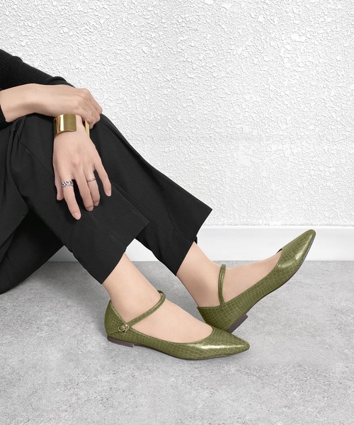 MAMIAN（マミアン）の「【ZOZOTOWN限定アイテム】ストラップデザイン 甲浅フラットパンプス（パンプス・レディース・ブラック/シルバー/レッド/ブラック系その他/ブラック系その他2/ワイン/チャコールグレー/オリーブ/ワインレッド・23.5cm/24.0cm/22.5cm/24.5cm/23.0cm/25.0cm）」の17枚目の写真