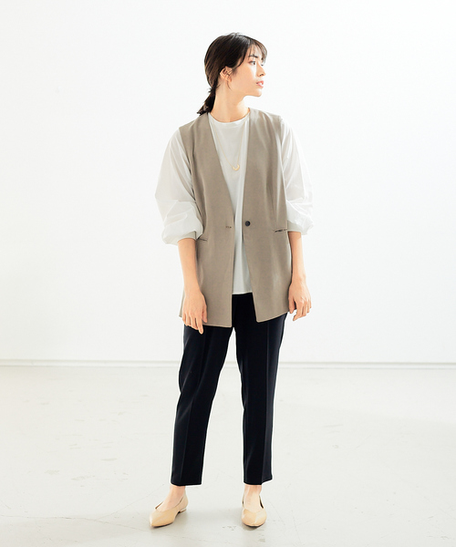 abahouse mavie(アバハウスマヴィ)の「ドライタッチサテンベスト(ベスト・レディース・ブラック/カーキ/スミクロ・フリー)」の6枚目の写真