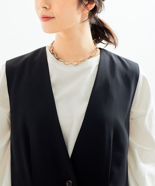 abahouse mavie(アバハウスマヴィ)の「ドライタッチサテンベスト(ベスト・レディース・ブラック/カーキ/スミクロ・フリー)」の21枚目の写真