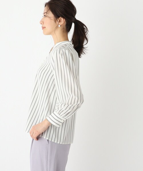 index(インデックス)の「◆ジョーゼットスキッパーパール調ボタンブラウス【WEB限定サイズ】(シャツ/ブラウス・レディース・ホワイト系その他3/ネイビー/ライトグレー・36/42/40/38)」の10枚目の写真