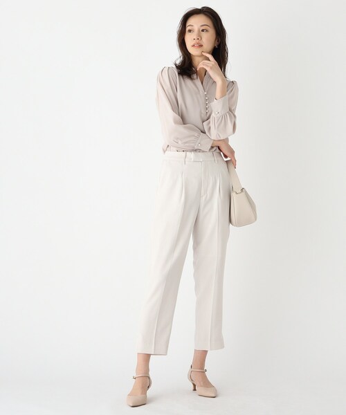 index(インデックス)の「◆ジョーゼットスキッパーパール調ボタンブラウス【WEB限定サイズ】(シャツ/ブラウス・レディース・ホワイト系その他3/ネイビー/ライトグレー・36/42/40/38)」の4枚目の写真