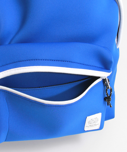 WEGO(ウィゴー)の「WEGO/ダイバーデイパック(バックパック/リュック・メンズ・ホワイト/ブラック/ブルー・FREE)」の4枚目の写真