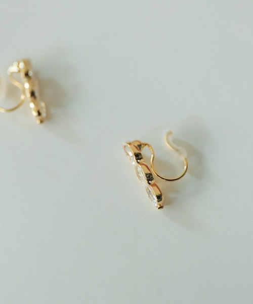 rapiecage（ラピエサージュ）の「スリードロップラインイヤリング（イヤリング・レディース・ゴールド・FREE）」の5枚目の写真