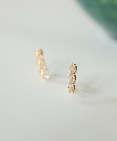 rapiecage（ラピエサージュ）の「スリードロップラインイヤリング（イヤリング・レディース・ゴールド・FREE）」の4枚目の写真