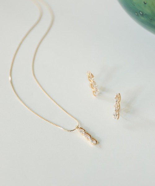 rapiecage（ラピエサージュ）の「スリードロップラインイヤリング（イヤリング・レディース・ゴールド・FREE）」の6枚目の写真