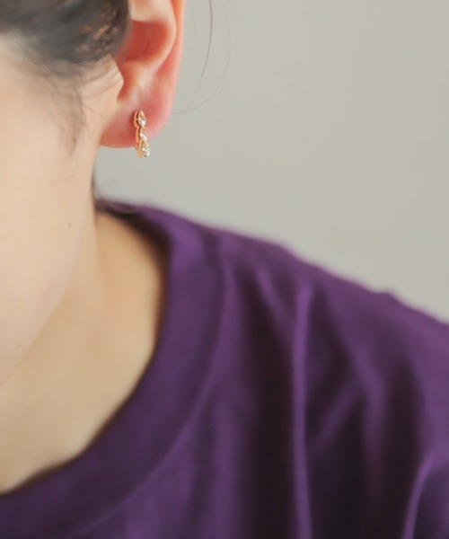 rapiecage（ラピエサージュ）の「スリードロップラインイヤリング（イヤリング・レディース・ゴールド・FREE）」の3枚目の写真