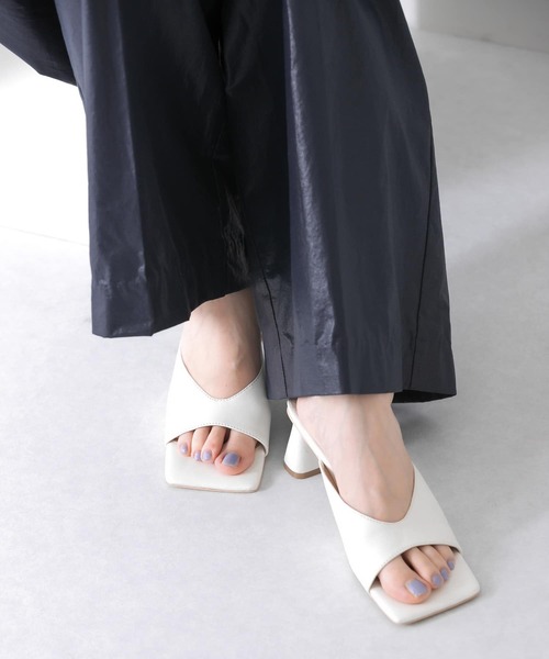 KBF（ケイビーエフ）の「スクエアトゥカーヴィーミュール（サンダル・レディース・ミント/オフホワイト/キャメル・36/38/37）」の2枚目の写真