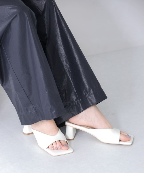 KBF（ケイビーエフ）の「スクエアトゥカーヴィーミュール（サンダル・レディース・ミント/オフホワイト/キャメル・36/38/37）」の11枚目の写真