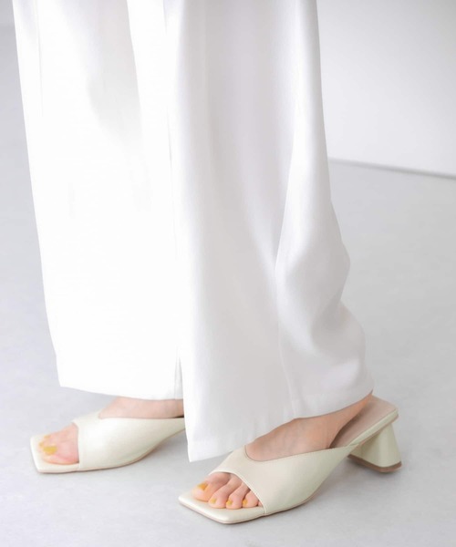 KBF（ケイビーエフ）の「スクエアトゥカーヴィーミュール（サンダル・レディース・ミント/オフホワイト/キャメル・36/38/37）」の5枚目の写真