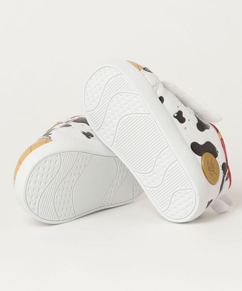 Hawkins(ホーキンス)の「HAWKINS ホーキンス V-COURT(12-15) ブイ-コート HK75010 DISNEY WOODY(スニーカー・キッズ・マルチ・12/14.5/15 /12.5/13.5/14/13)」の2枚目の写真