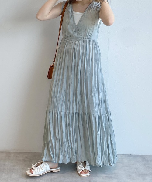 w closet(ダブルクローゼット)の「しわ加工カシュクールティアードワンピース(ワンピース・レディース・サックスブルー/スミクロ/キナリ・FREE)」の5枚目の写真