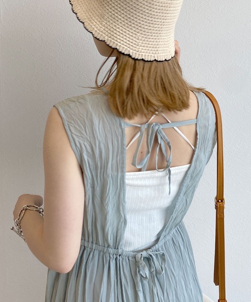 w closet(ダブルクローゼット)の「しわ加工カシュクールティアードワンピース(ワンピース・レディース・サックスブルー/スミクロ/キナリ・FREE)」の13枚目の写真