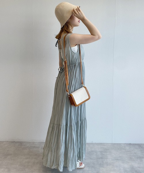 w closet(ダブルクローゼット)の「しわ加工カシュクールティアードワンピース(ワンピース・レディース・サックスブルー/スミクロ/キナリ・FREE)」の7枚目の写真