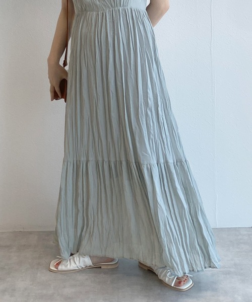 w closet(ダブルクローゼット)の「しわ加工カシュクールティアードワンピース(ワンピース・レディース・サックスブルー/スミクロ/キナリ・FREE)」の11枚目の写真