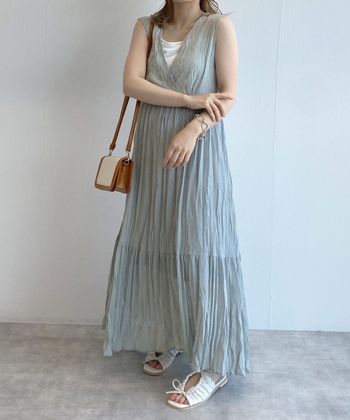 w closet(ダブルクローゼット)の「しわ加工カシュクールティアードワンピース(ワンピース・レディース・サックスブルー/スミクロ/キナリ・FREE)」の6枚目の写真