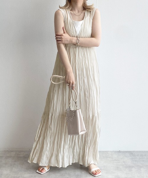 w closet(ダブルクローゼット)の「しわ加工カシュクールティアードワンピース(ワンピース・レディース・サックスブルー/スミクロ/キナリ・FREE)」の16枚目の写真