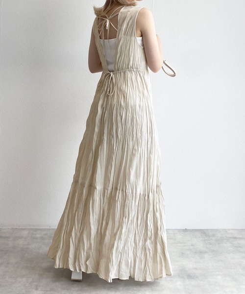 w closet(ダブルクローゼット)の「しわ加工カシュクールティアードワンピース(ワンピース・レディース・サックスブルー/スミクロ/キナリ・FREE)」の17枚目の写真