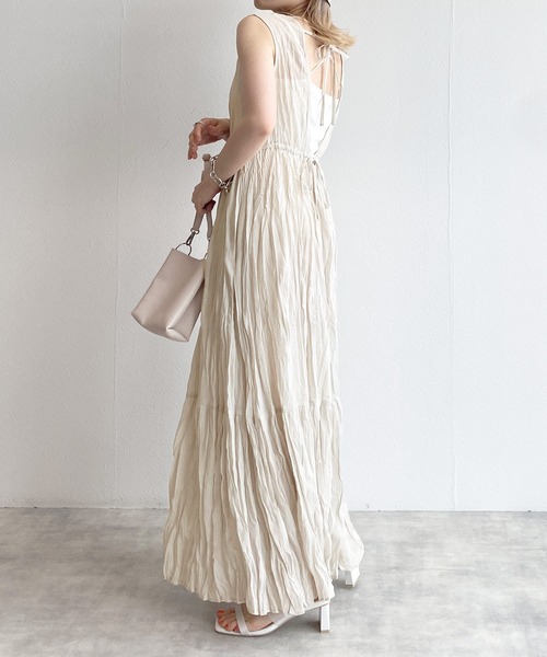 w closet(ダブルクローゼット)の「しわ加工カシュクールティアードワンピース(ワンピース・レディース・サックスブルー/スミクロ/キナリ・FREE)」の18枚目の写真