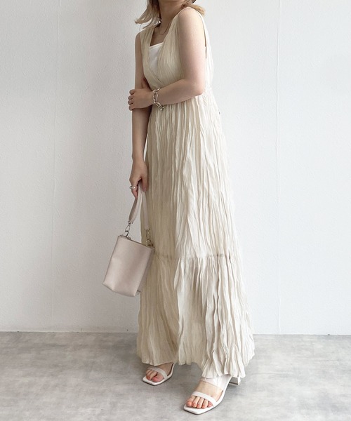 w closet(ダブルクローゼット)の「しわ加工カシュクールティアードワンピース(ワンピース・レディース・サックスブルー/スミクロ/キナリ・FREE)」の19枚目の写真