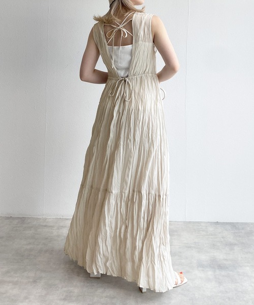 w closet(ダブルクローゼット)の「しわ加工カシュクールティアードワンピース(ワンピース・レディース・サックスブルー/スミクロ/キナリ・FREE)」の20枚目の写真