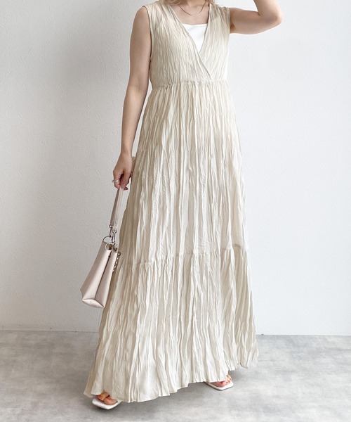 w closet(ダブルクローゼット)の「しわ加工カシュクールティアードワンピース(ワンピース・レディース・サックスブルー/スミクロ/キナリ・FREE)」の21枚目の写真