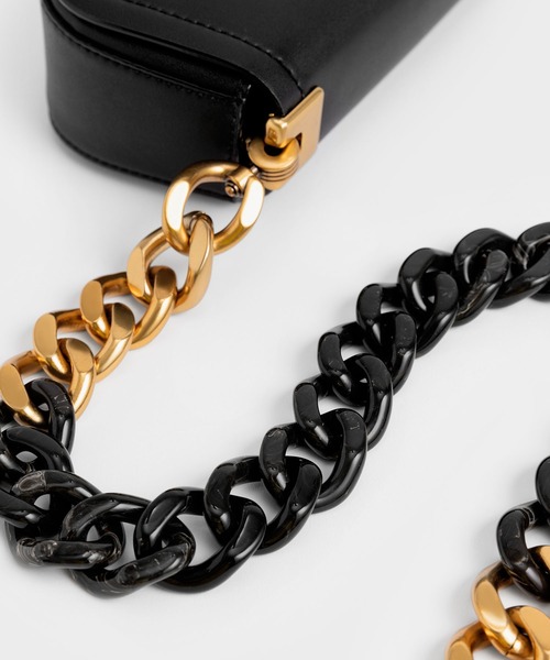 CHARLES & KEITH(チャールズ & キース)の「ソネット ツートーンチェーンハンドルショルダーバッグ / Sonnet Two-Tone Chain Handle Shoulder Bag(ショルダーバッグ・レディース・フューシャピンク/チョコ/ライム/ブルー系その他5/ブラック・S)」の9枚目の写真