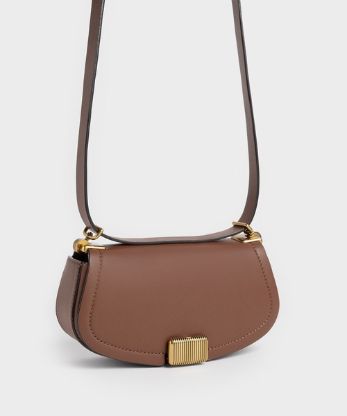 CHARLES & KEITH(チャールズ & キース)の「ソネット ツートーンチェーンハンドルショルダーバッグ / Sonnet Two-Tone Chain Handle Shoulder Bag(ショルダーバッグ・レディース・フューシャピンク/チョコ/ライム/ブルー系その他5/ブラック・S)」の12枚目の写真