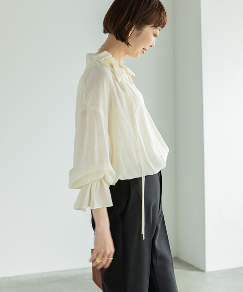 NOBLE 2WAYストリングスラッフルLSブラウス　ホワイトA Noble（ノーブル）の「《追加》2WAYストリングスラッフルLS