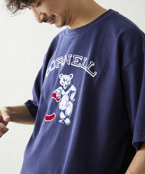 JOURNAL STANDARD relume（ジャーナルスタンダード　レリューム）の「【CORNELL / コーネル】別注 カレッジプリントTシャツ 1（Tシャツ/カットソー・メンズ・ホワイト/ネイビー/ホワイト系その他/バーガンディー/ホワイト系その他2/ネイビー系1・MEDIUM/LARGE）」の18枚目の写真