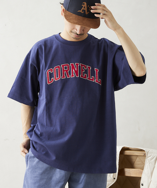 JOURNAL STANDARD relume（ジャーナルスタンダード　レリューム）の「【CORNELL / コーネル】別注 カレッジプリントTシャツ 1（Tシャツ/カットソー・メンズ・ホワイト/ネイビー/ホワイト系その他/バーガンディー/ホワイト系その他2/ネイビー系1・MEDIUM/LARGE）」の9枚目の写真