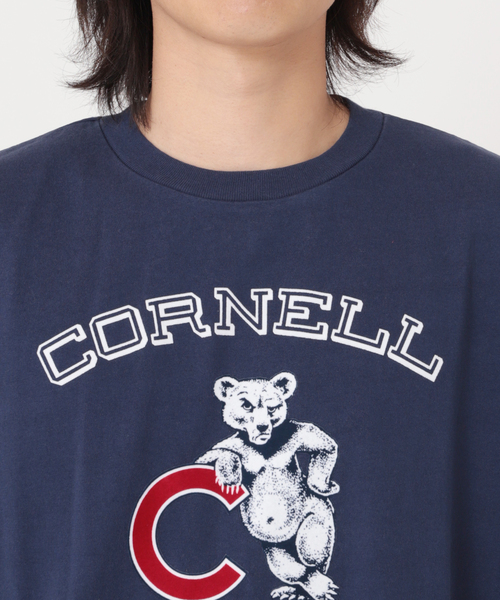 JOURNAL STANDARD relume（ジャーナルスタンダード　レリューム）の「【CORNELL / コーネル】別注 カレッジプリントTシャツ 1（Tシャツ/カットソー・メンズ・ホワイト/ネイビー/ホワイト系その他/バーガンディー/ホワイト系その他2/ネイビー系1・MEDIUM/LARGE）」の21枚目の写真